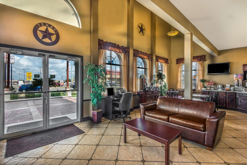 Hill Country Inn & Suites - New Braunfels, Gruene Extérieur photo