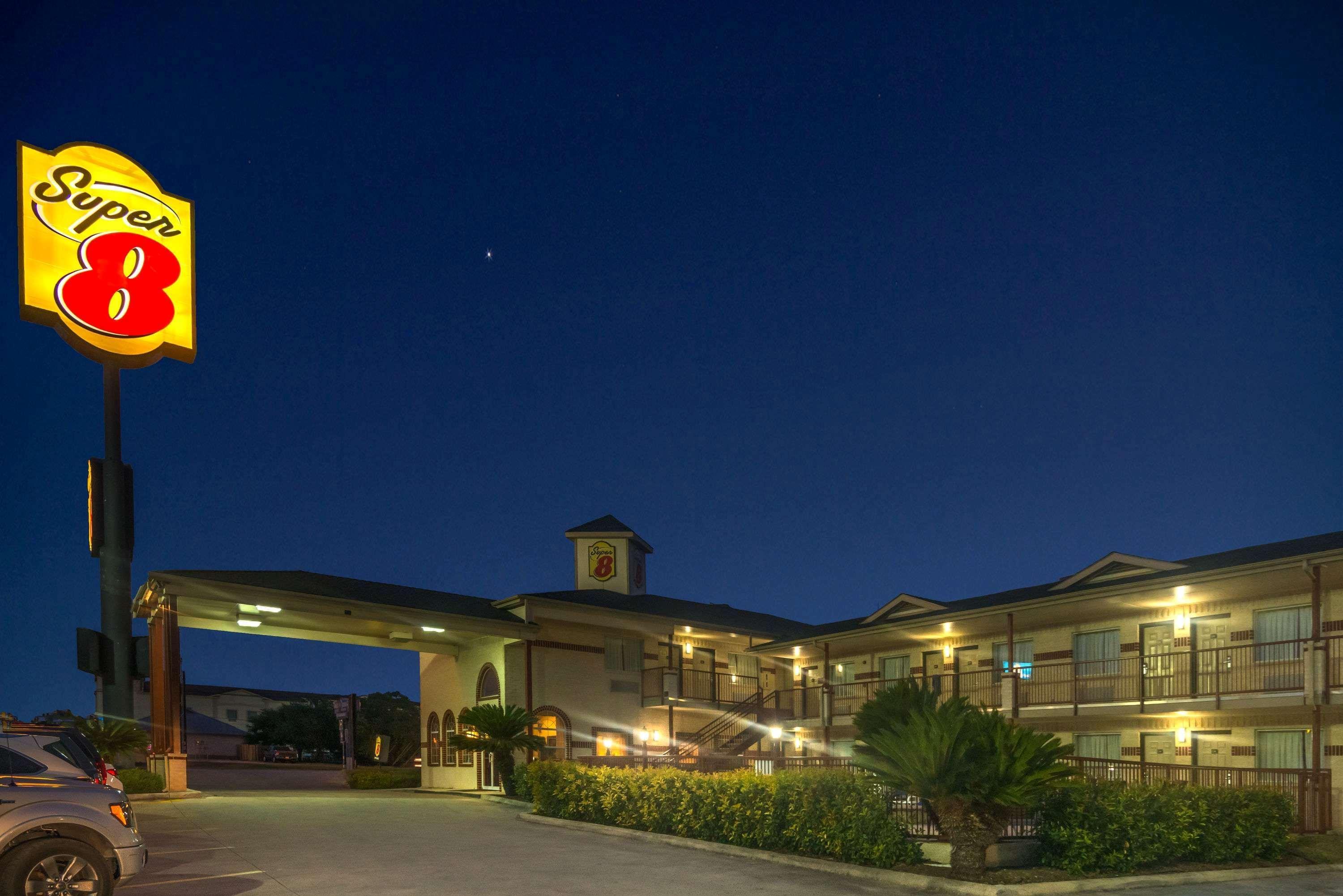 Hill Country Inn & Suites - New Braunfels, Gruene Extérieur photo
