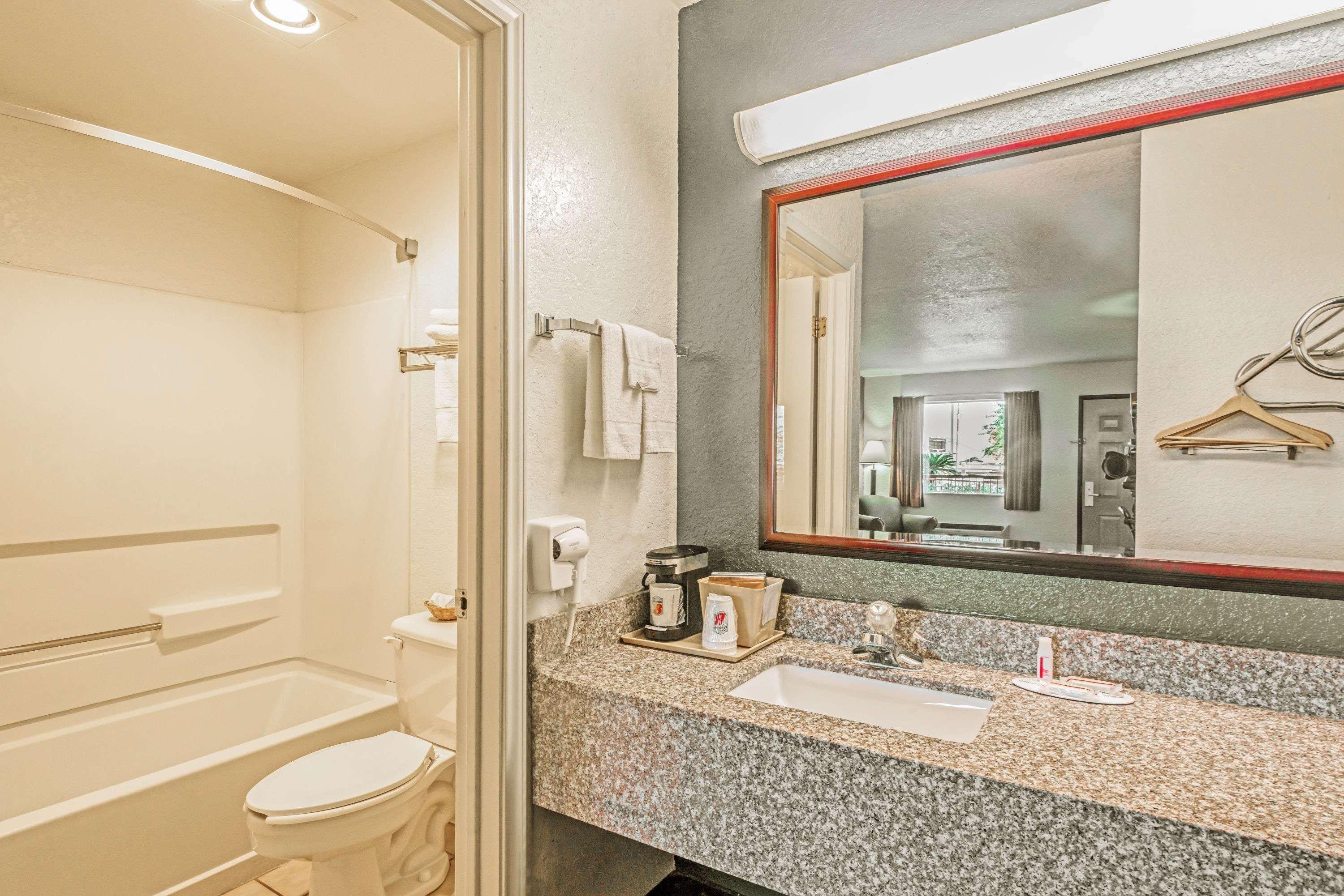 Hill Country Inn & Suites - New Braunfels, Gruene Extérieur photo