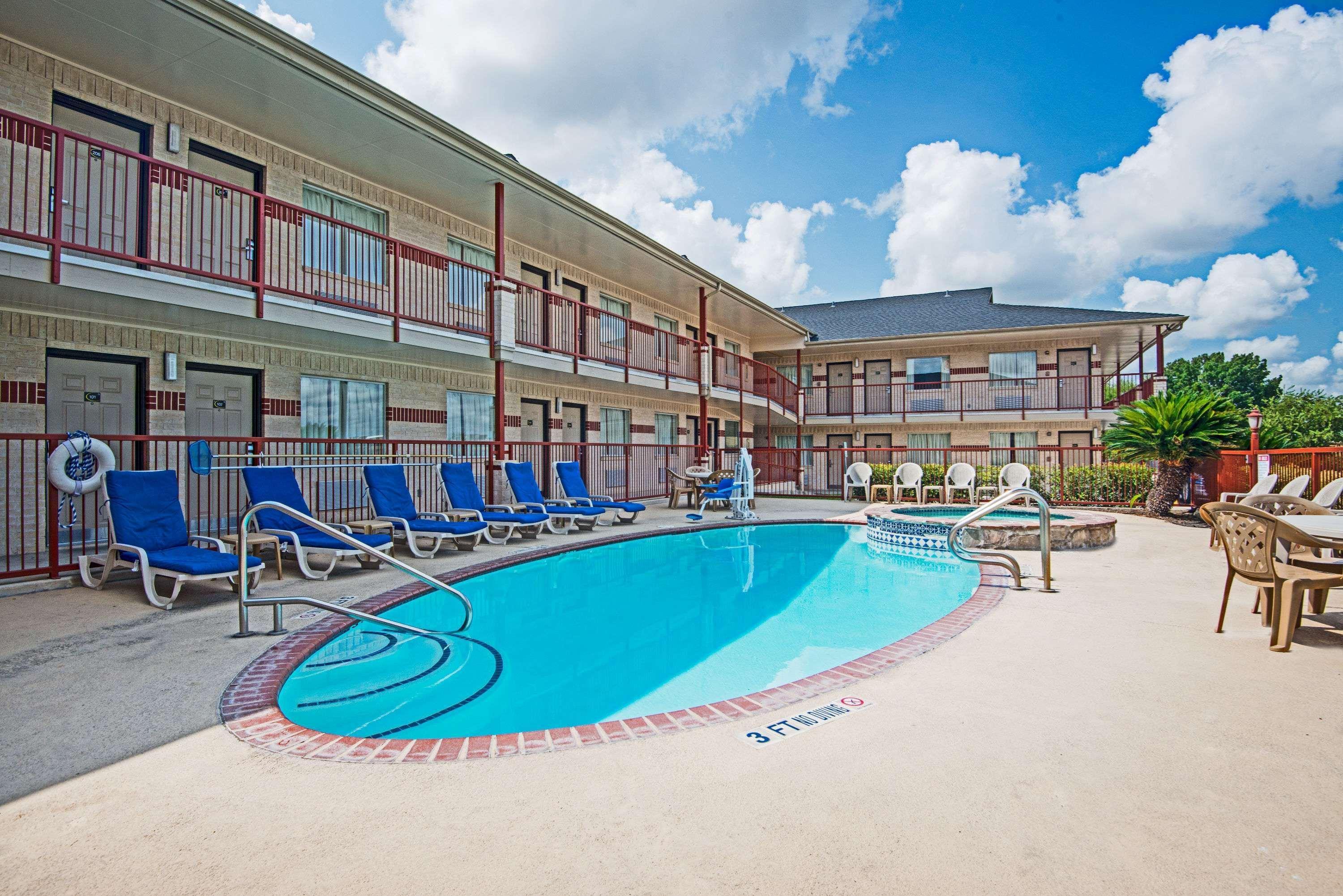 Hill Country Inn & Suites - New Braunfels, Gruene Extérieur photo